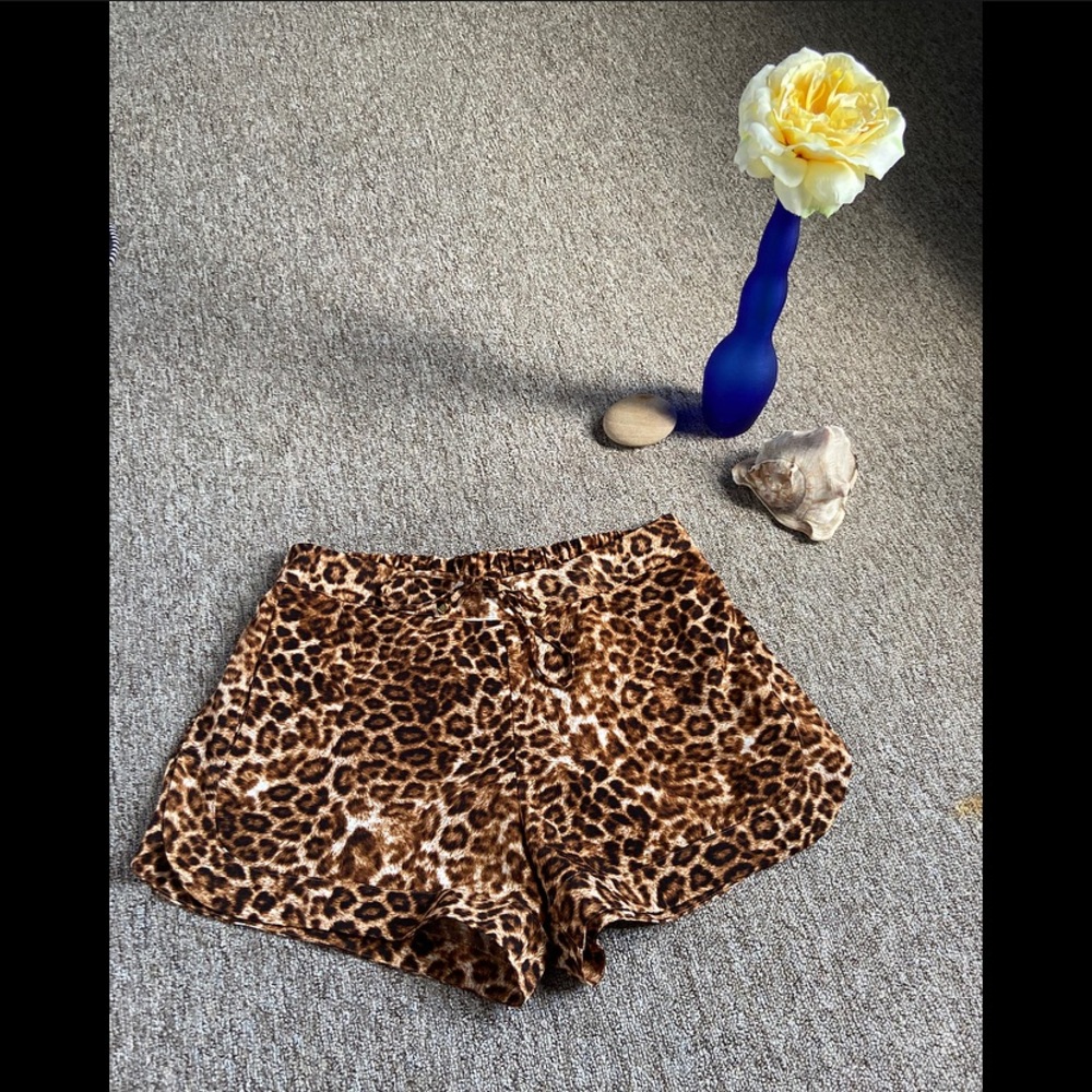 🎉 High Waisted Cheetah Parachute Shorts by J-Lo